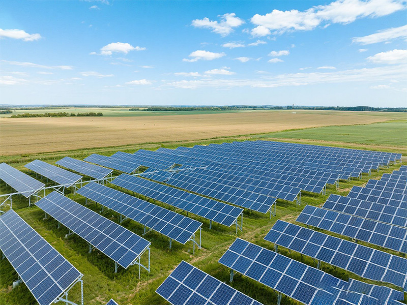 Applicazione di zinco-alluminio-magnesio (Zn-al-MG) nei sistemi di montaggio solare