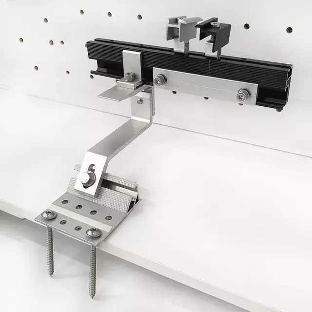 I pannelli solari danneggiano i miti e i fatti delle coperture I proprietari di case dovrebbero sapere